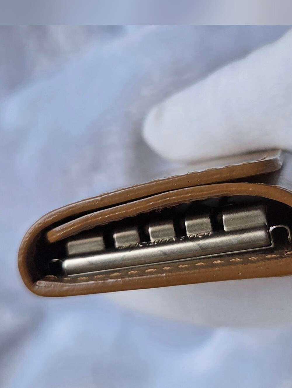 Louis Vuitton Vernis Key Holder - Picture 4 of 16